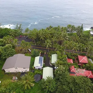 https://oceanfront-cottage-near-the-kalapana-lava-flows.hotelsinhawaii.org